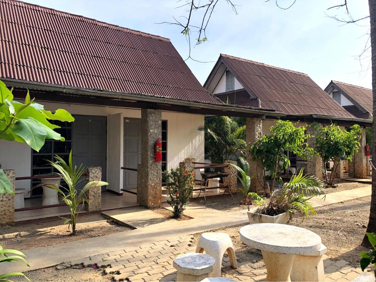 Blue Beach Resort Baanphakrimlay Экстерьер фото