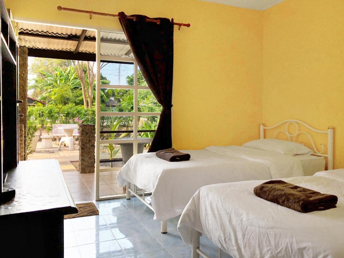 Blue Beach Resort Baanphakrimlay Экстерьер фото